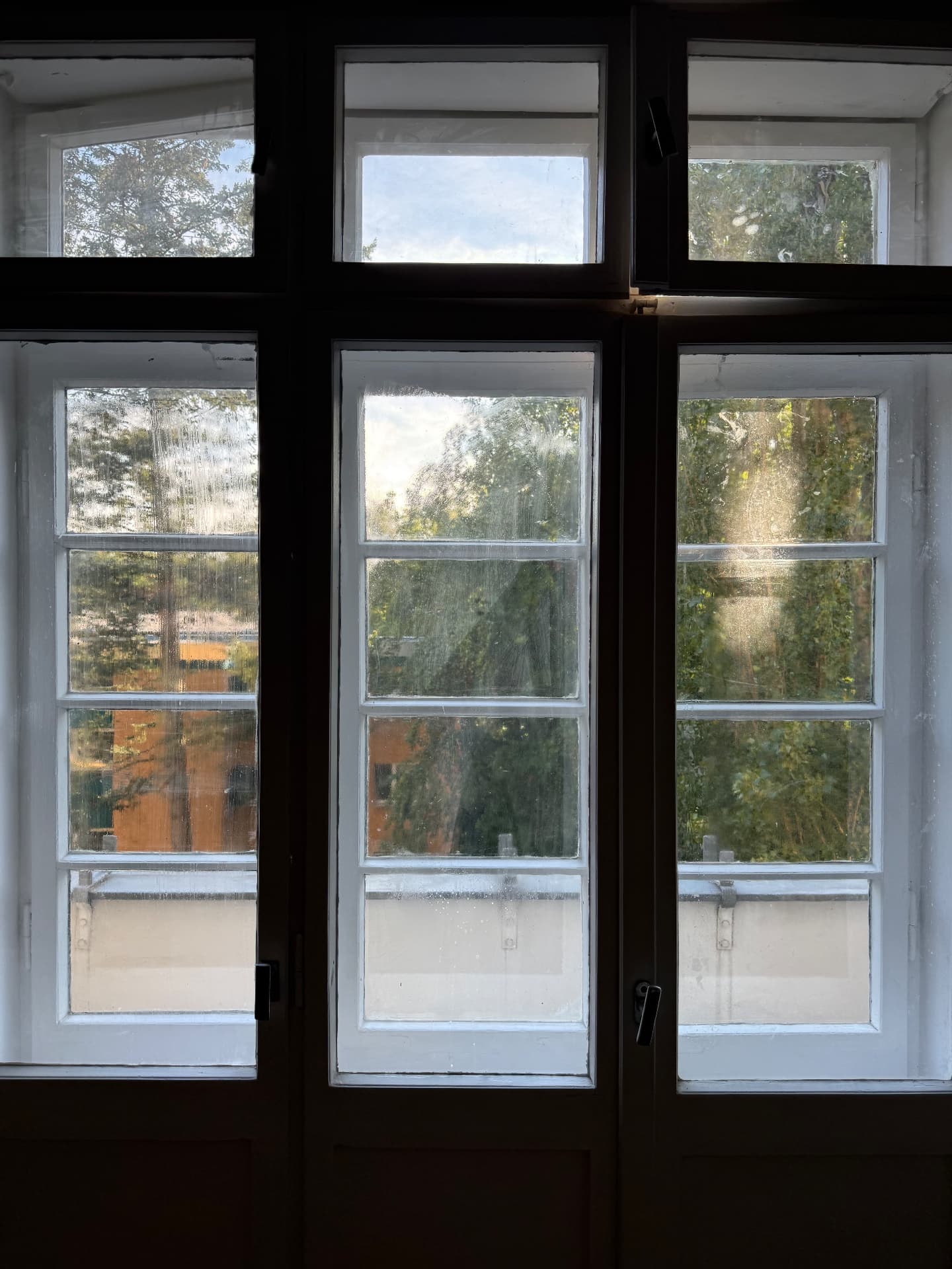 Vorher: Souterrain-Fensterfront
